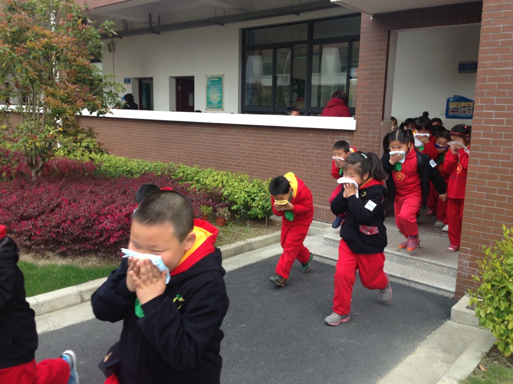 消防疏散演练照片2.JPG
